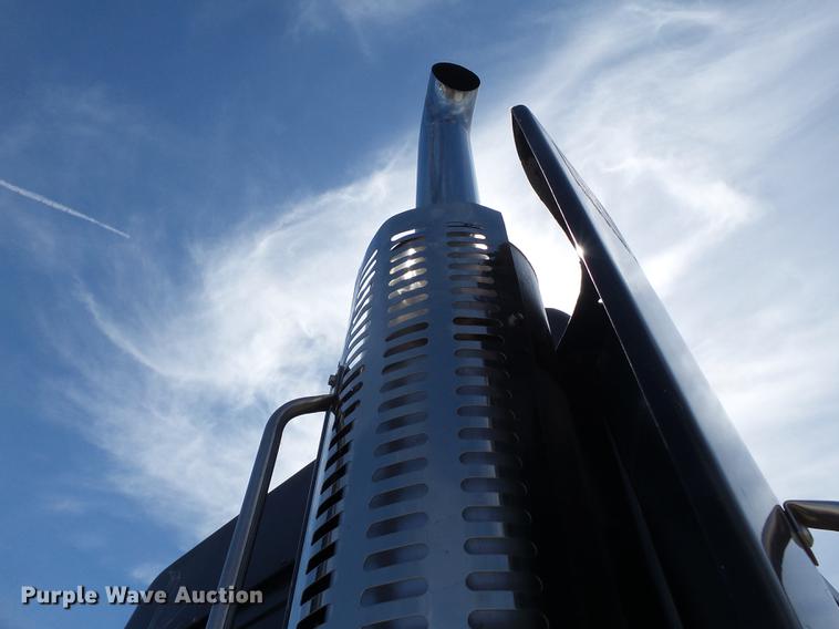 image for item DE7819 1995 White GMC WIA semi truck