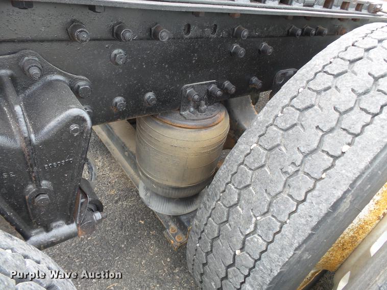 image for item DE7819 1995 White GMC WIA semi truck