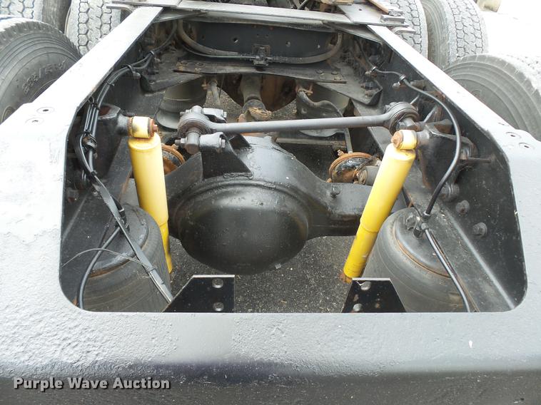 image for item DE7819 1995 White GMC WIA semi truck