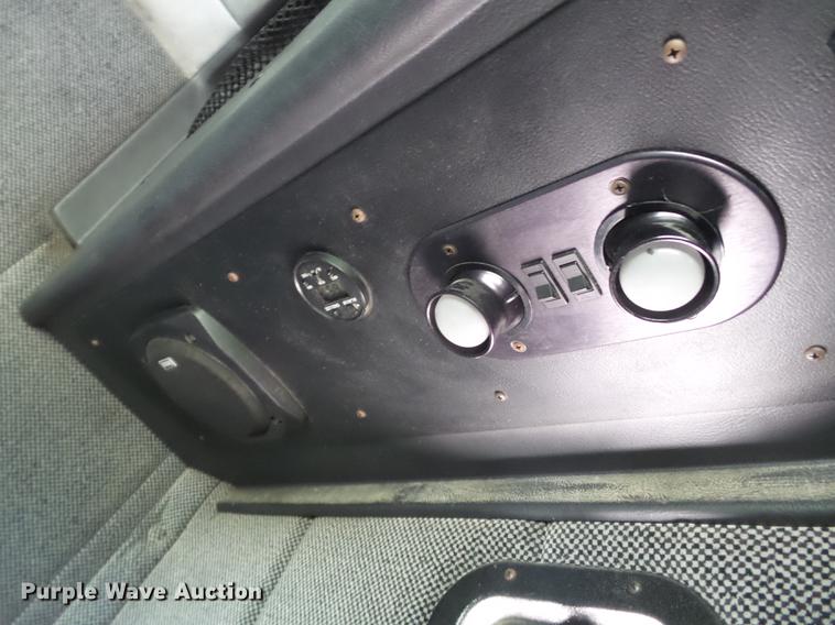 image for item DE7819 1995 White GMC WIA semi truck