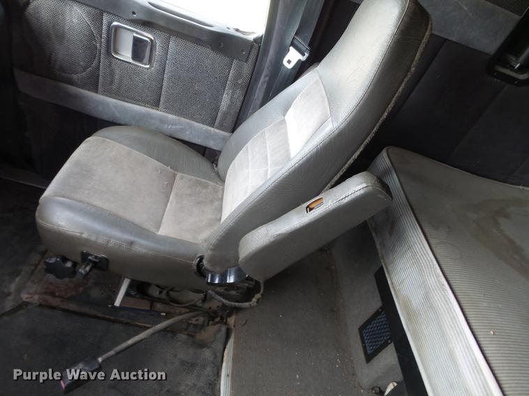 image for item DE7819 1995 White GMC WIA semi truck