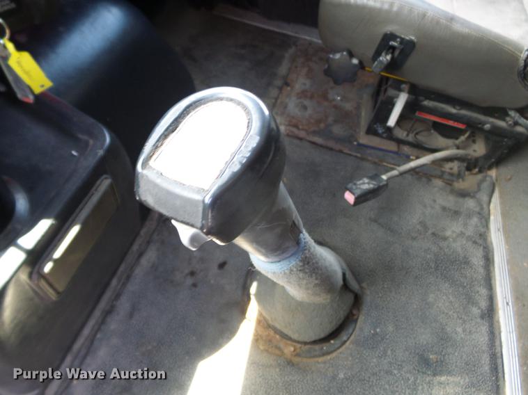 image for item DE7819 1995 White GMC WIA semi truck