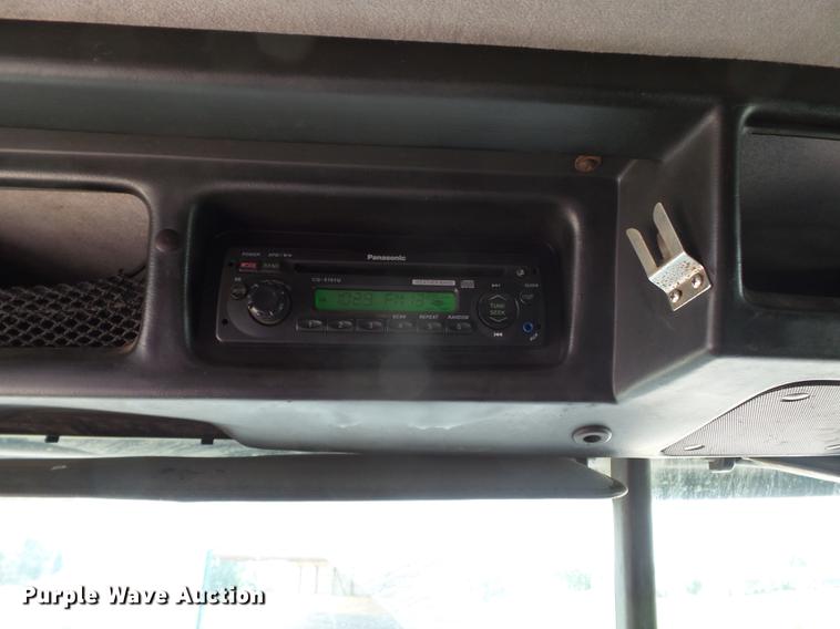 image for item DE7819 1995 White GMC WIA semi truck