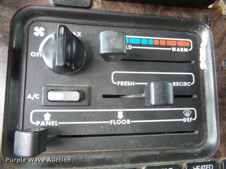 image for item DE7819 1995 White GMC WIA semi truck