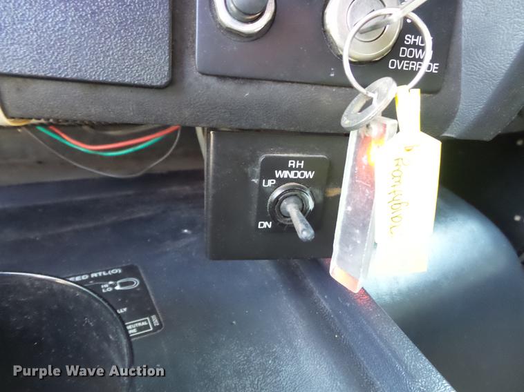 image for item DE7819 1995 White GMC WIA semi truck