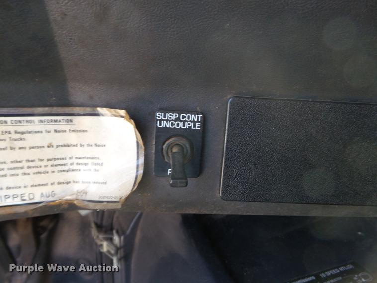 image for item DE7819 1995 White GMC WIA semi truck