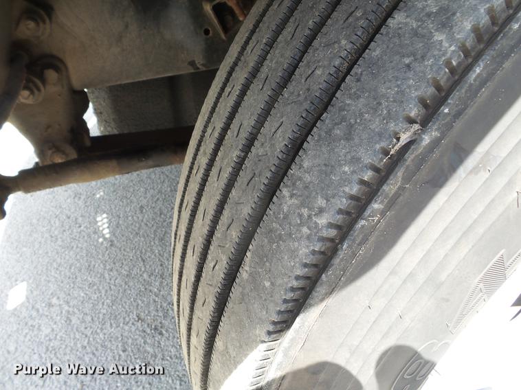 image for item DE7819 1995 White GMC WIA semi truck