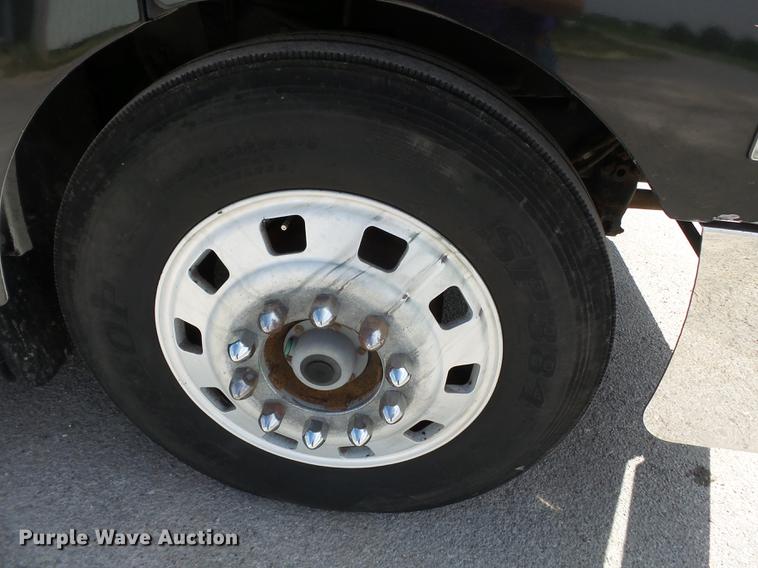 image for item DE7819 1995 White GMC WIA semi truck