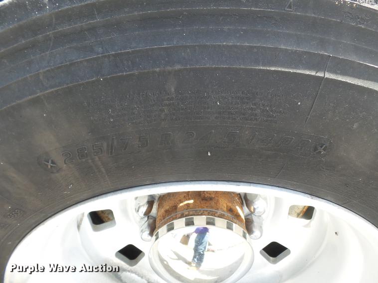 image for item DE7819 1995 White GMC WIA semi truck