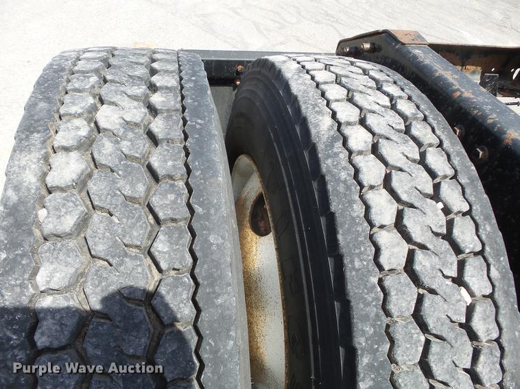 image for item DE7819 1995 White GMC WIA semi truck