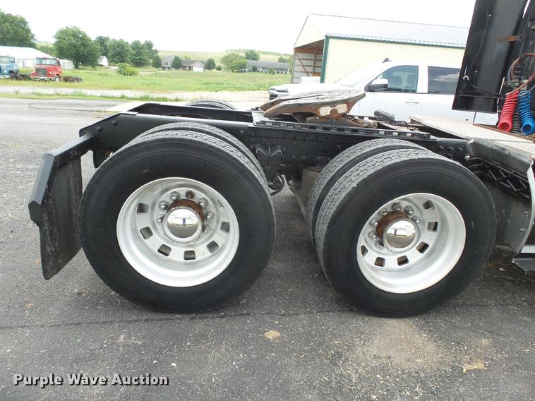 image for item DE7819 1995 White GMC WIA semi truck