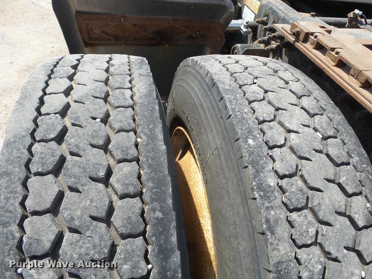 image for item DE7819 1995 White GMC WIA semi truck