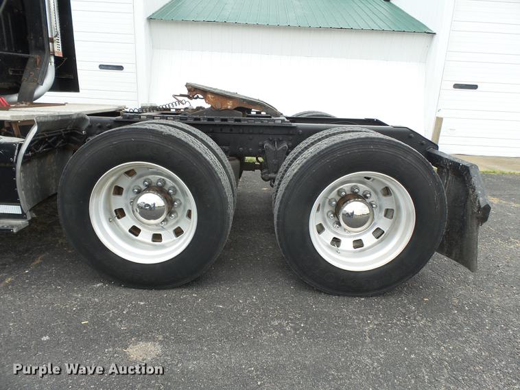 image for item DE7819 1995 White GMC WIA semi truck