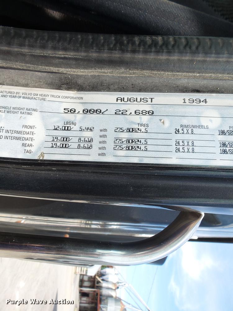 image for item DE7819 1995 White GMC WIA semi truck