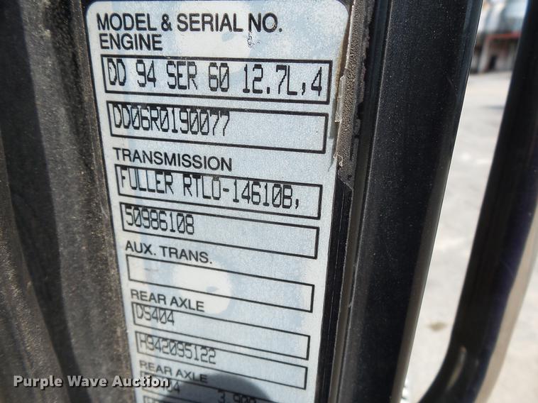 image for item DE7819 1995 White GMC WIA semi truck