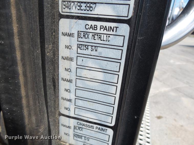 image for item DE7819 1995 White GMC WIA semi truck