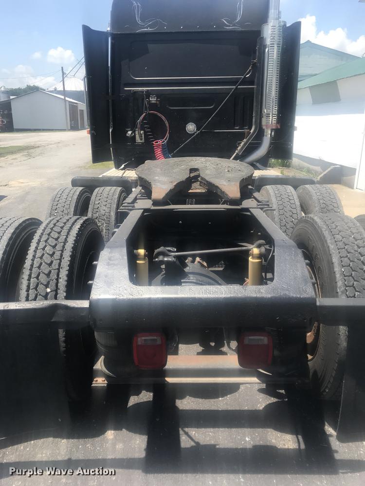 image for item DE7819 1995 White GMC WIA semi truck