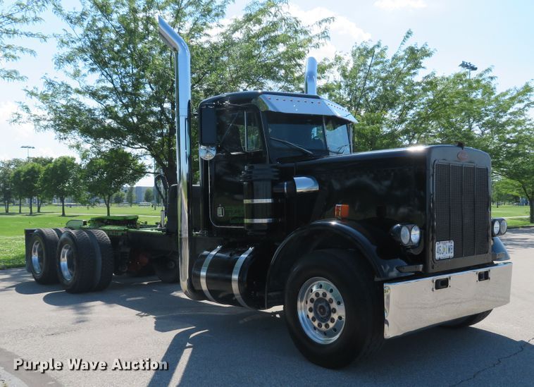 image for item DE8161 1984 Peterbilt 359 semi truck