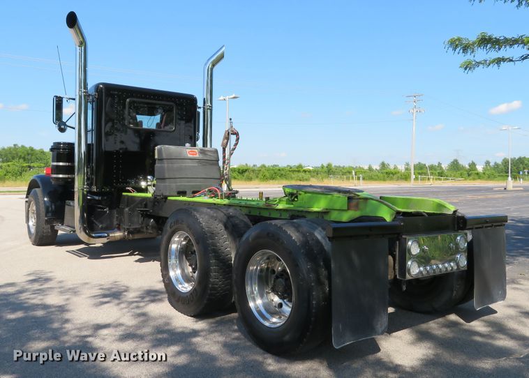 image for item DE8161 1984 Peterbilt 359 semi truck