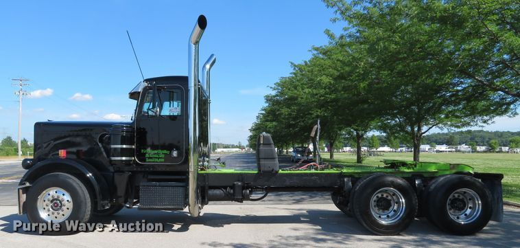 image for item DE8161 1984 Peterbilt 359 semi truck