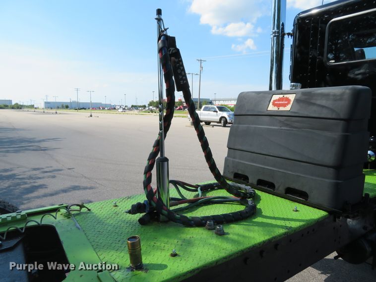 image for item DE8161 1984 Peterbilt 359 semi truck