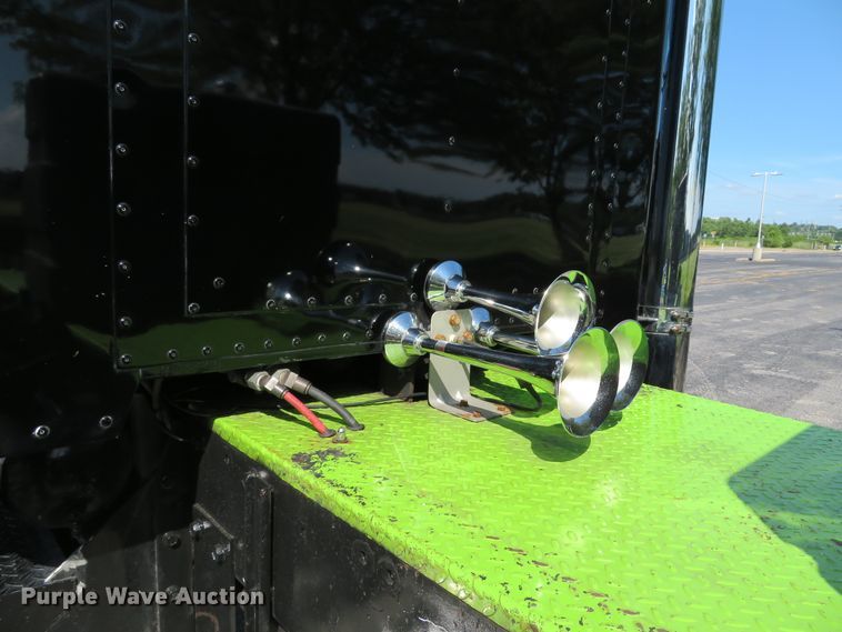 image for item DE8161 1984 Peterbilt 359 semi truck