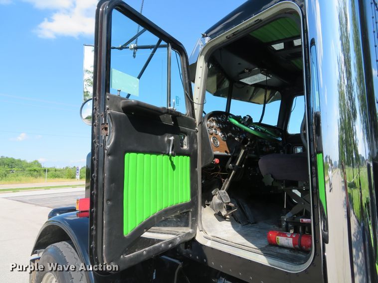 image for item DE8161 1984 Peterbilt 359 semi truck