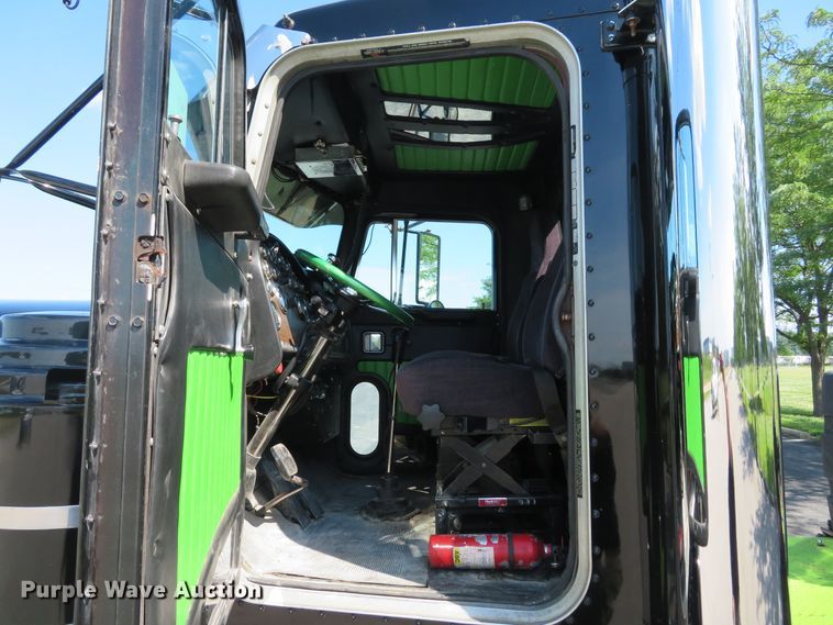 image for item DE8161 1984 Peterbilt 359 semi truck