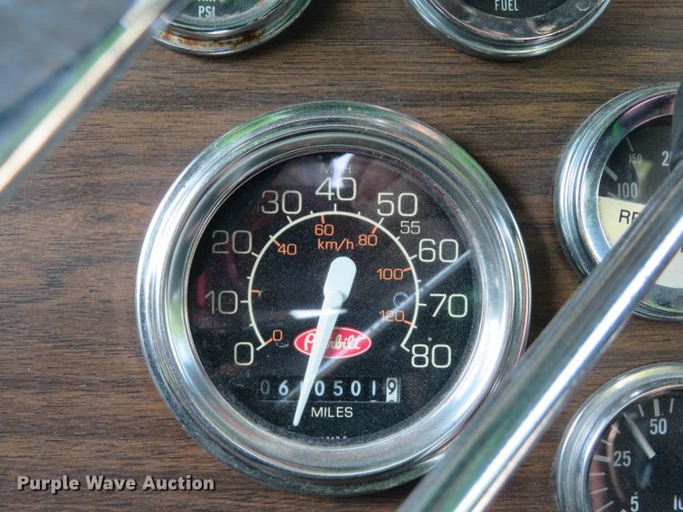 image for item DE8161 1984 Peterbilt 359 semi truck