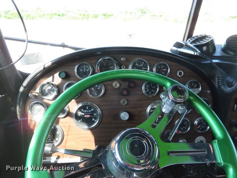 image for item DE8161 1984 Peterbilt 359 semi truck