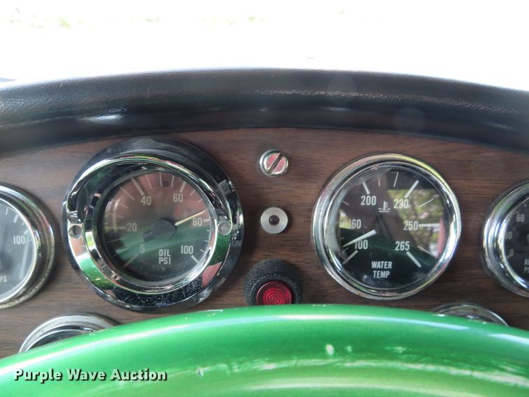 image for item DE8161 1984 Peterbilt 359 semi truck