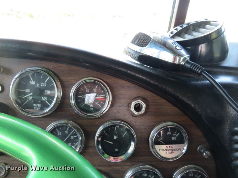 image for item DE8161 1984 Peterbilt 359 semi truck