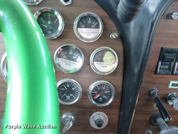 image for item DE8161 1984 Peterbilt 359 semi truck