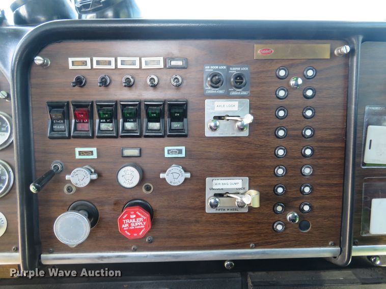 image for item DE8161 1984 Peterbilt 359 semi truck