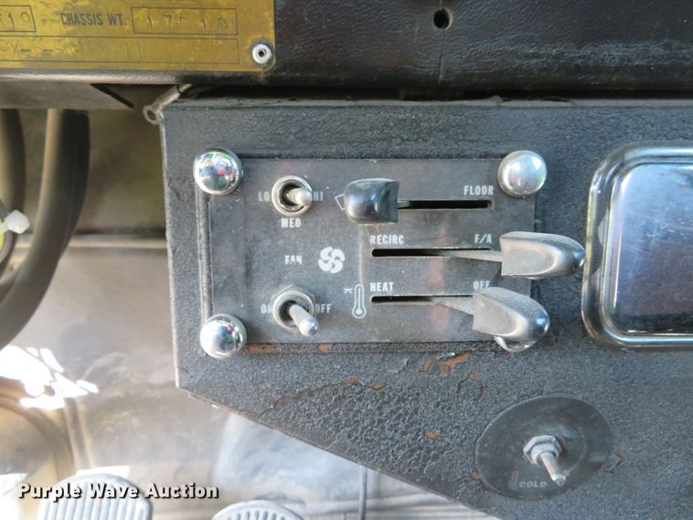 image for item DE8161 1984 Peterbilt 359 semi truck