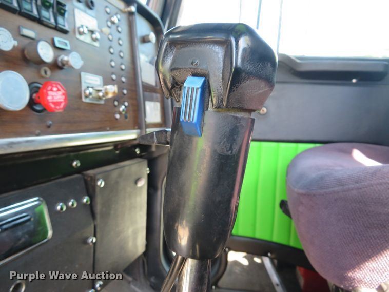 image for item DE8161 1984 Peterbilt 359 semi truck