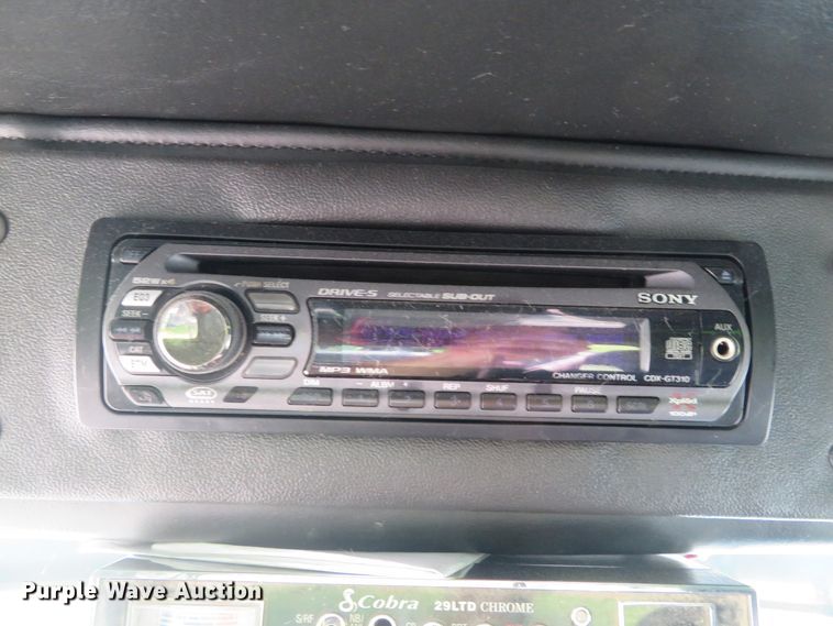 image for item DE8161 1984 Peterbilt 359 semi truck