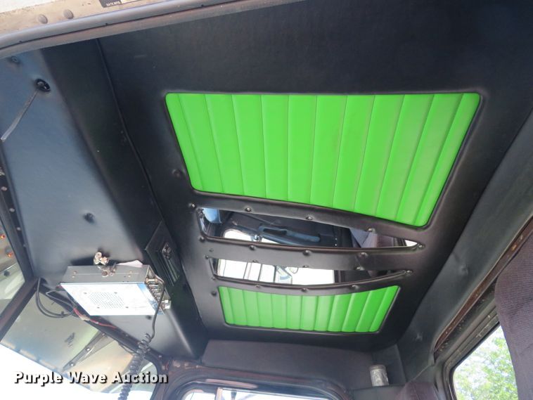 image for item DE8161 1984 Peterbilt 359 semi truck