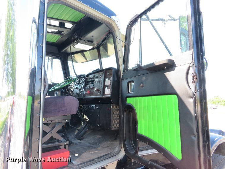 image for item DE8161 1984 Peterbilt 359 semi truck