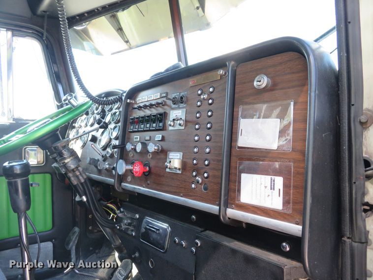 image for item DE8161 1984 Peterbilt 359 semi truck