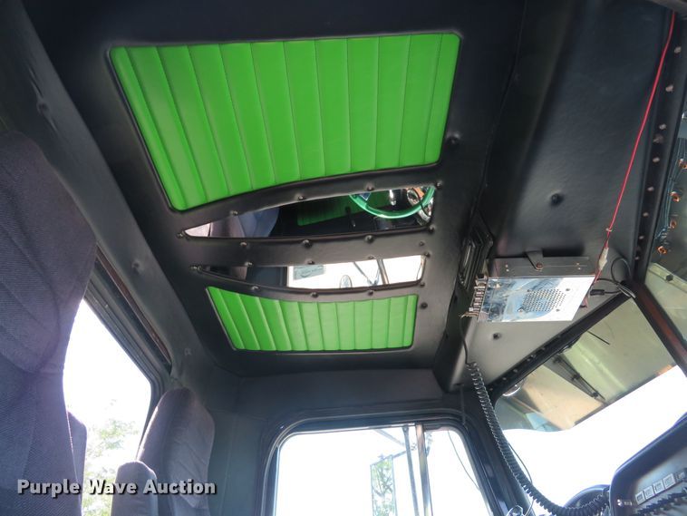 image for item DE8161 1984 Peterbilt 359 semi truck