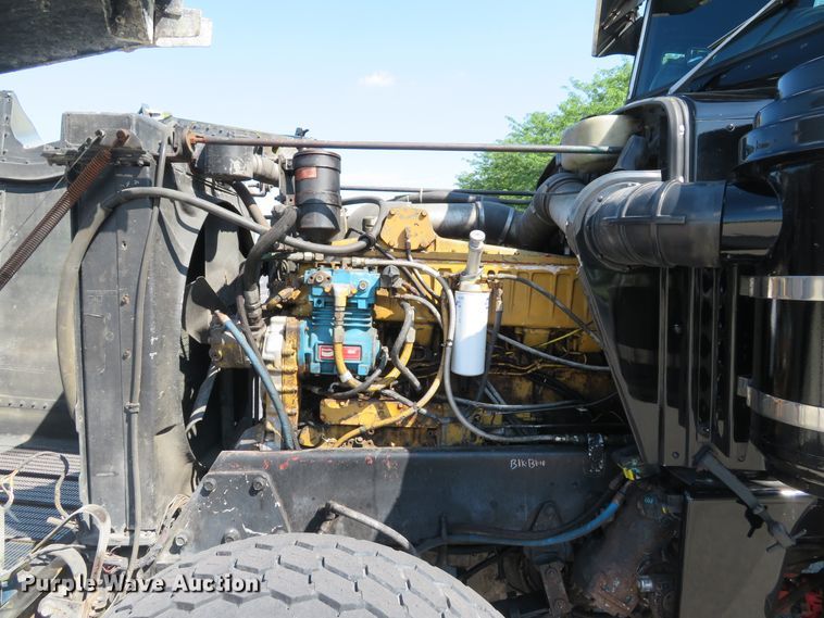 image for item DE8161 1984 Peterbilt 359 semi truck