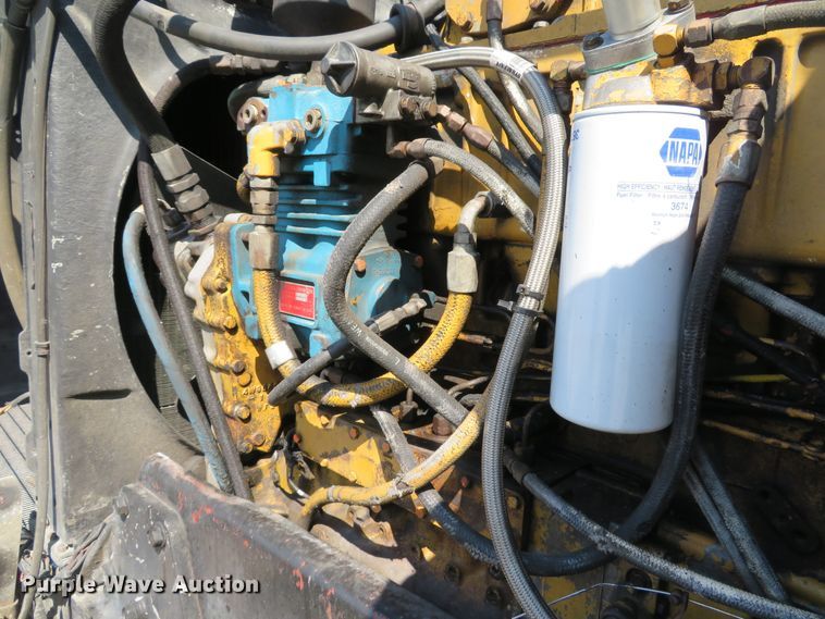 image for item DE8161 1984 Peterbilt 359 semi truck