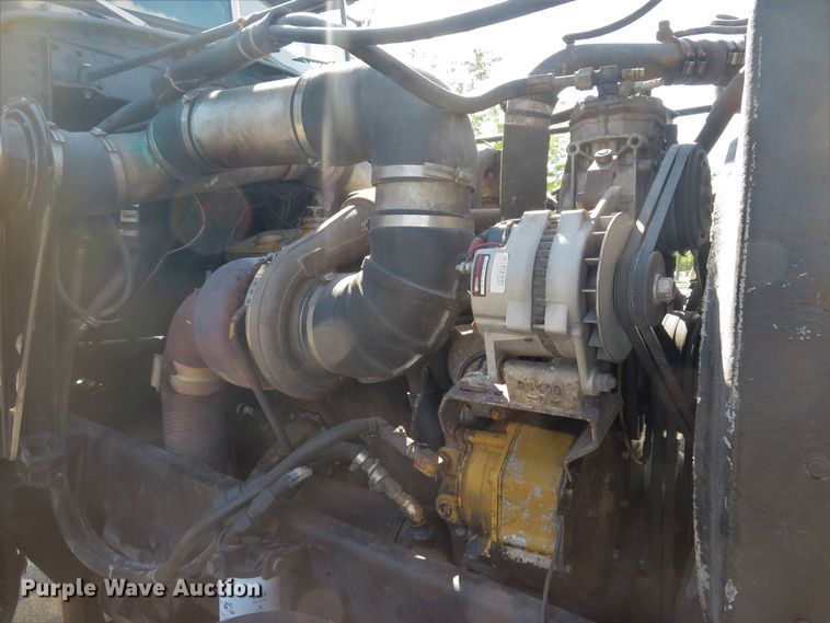 image for item DE8161 1984 Peterbilt 359 semi truck