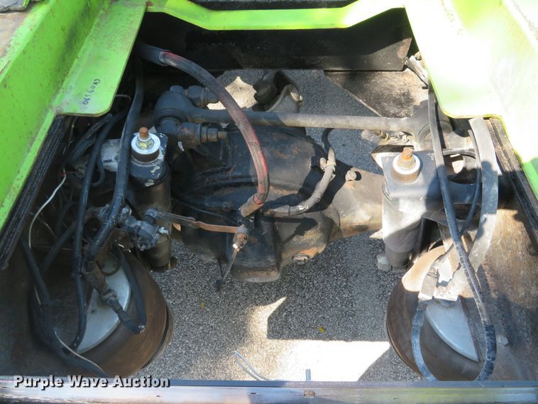 image for item DE8161 1984 Peterbilt 359 semi truck