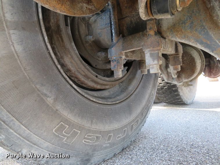 image for item DE8161 1984 Peterbilt 359 semi truck