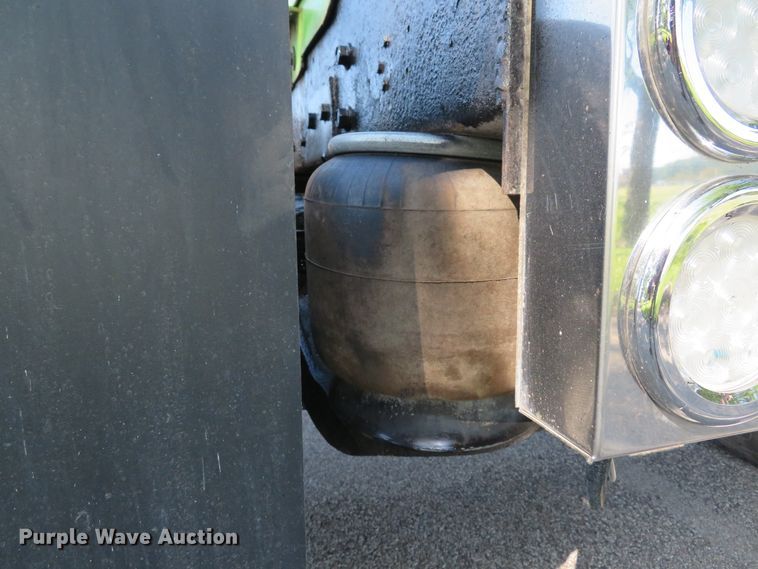 image for item DE8161 1984 Peterbilt 359 semi truck