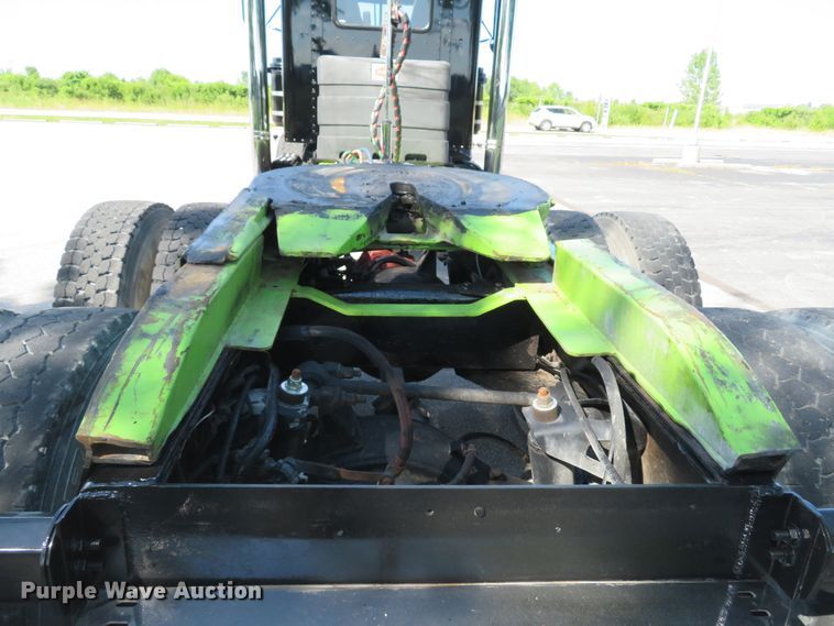 image for item DE8161 1984 Peterbilt 359 semi truck