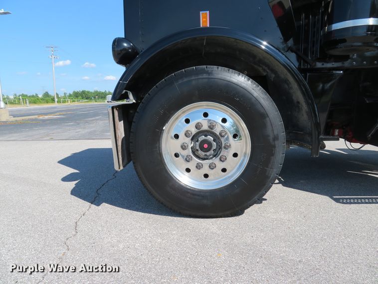 image for item DE8161 1984 Peterbilt 359 semi truck