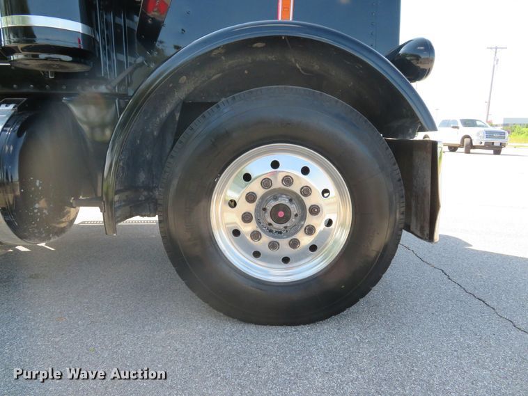 image for item DE8161 1984 Peterbilt 359 semi truck